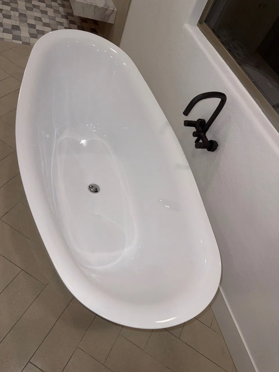 Move in ready bathtub after professional cleaning